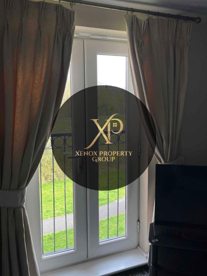 Peaceful 3 Bedroom Flat With A View Near Hospitals-Free Parking نيوكاسل أندر ليم المظهر الخارجي الصورة