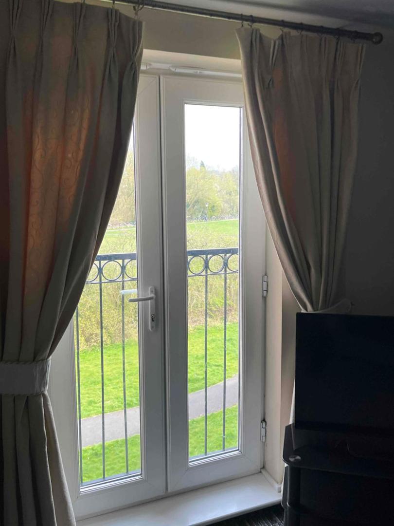 Peaceful 3 Bedroom Flat With A View Near Hospitals-Free Parking نيوكاسل أندر ليم المظهر الخارجي الصورة